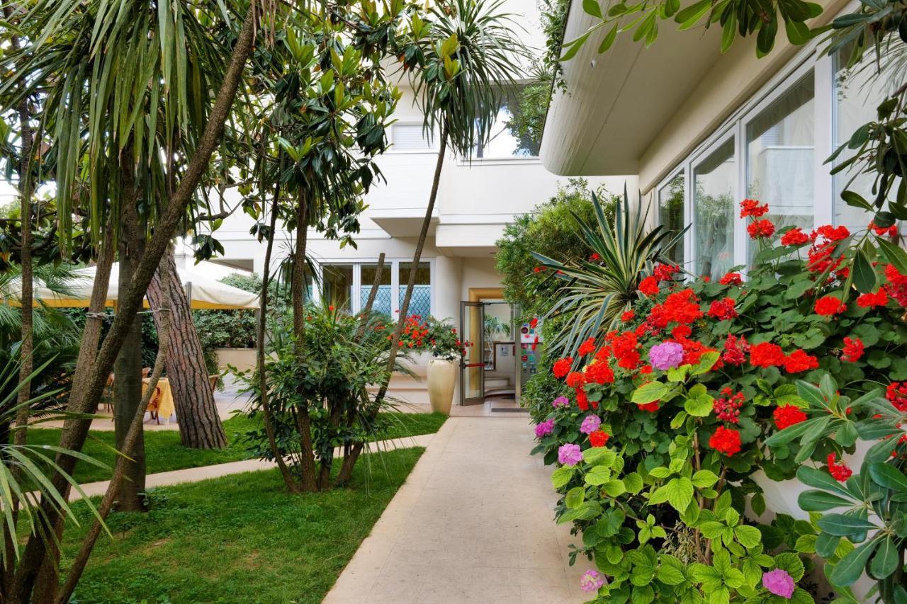 Hotel Sylvia Lido di Camaiore Exteriör bild
