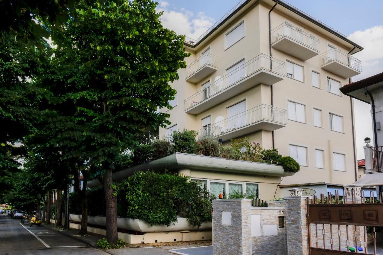 Hotel Sylvia Lido di Camaiore Exteriör bild