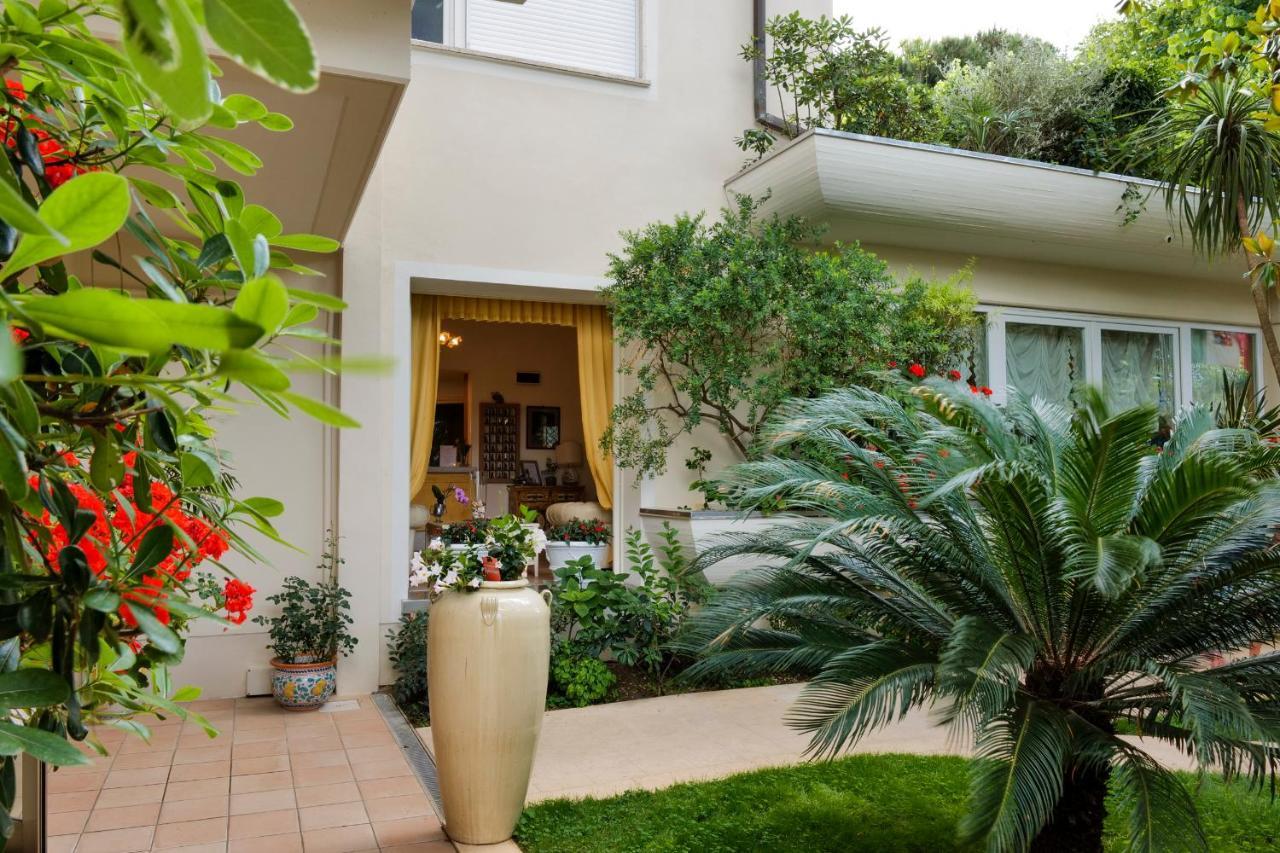 Hotel Sylvia Lido di Camaiore Exteriör bild