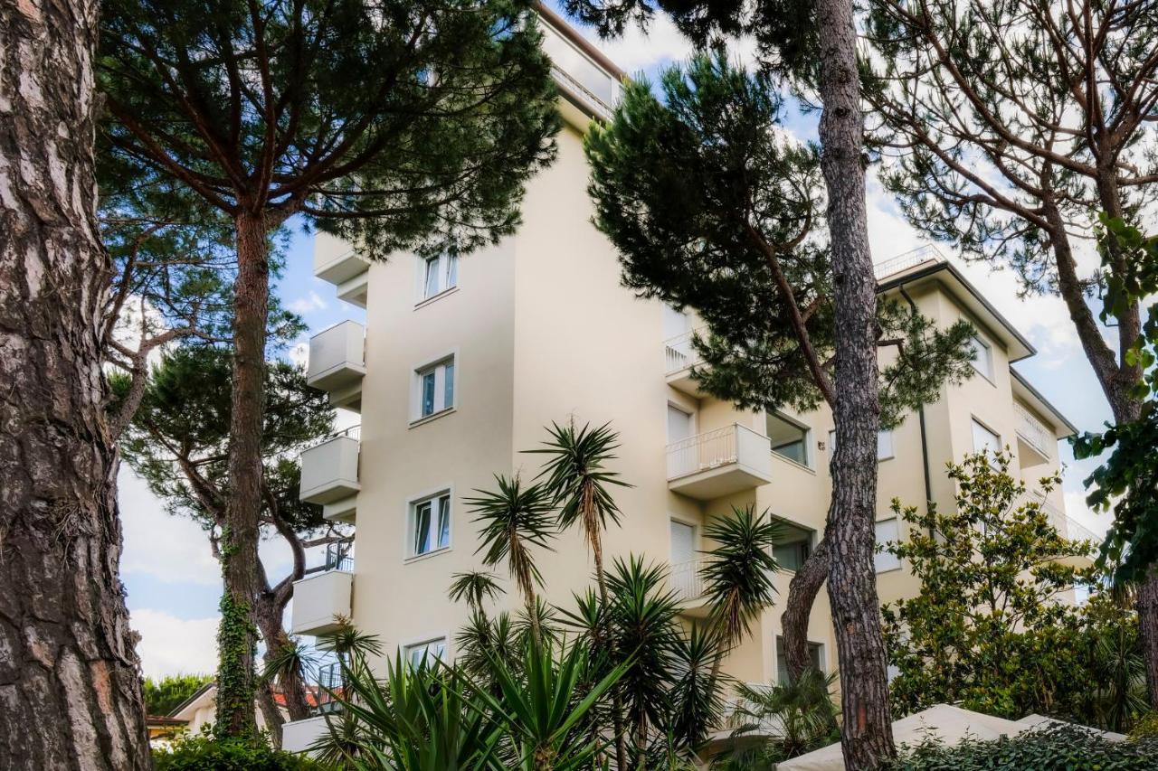Hotel Sylvia Lido di Camaiore Exteriör bild