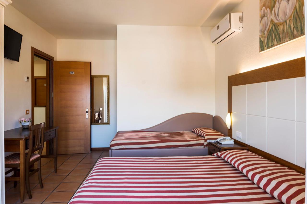 Hotel Sylvia Lido di Camaiore Exteriör bild